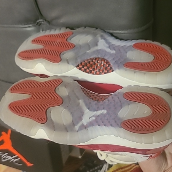 Air Jordan 11 Retro (GS) "Cherrys" - Picture 6 of 7